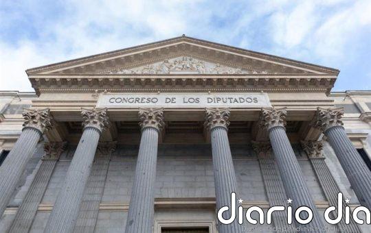 PP, Vox y Junts se alían en el Congreso para pedir la expulsión de migrantes y vetar la educación sexual en la escuela