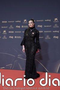 Presentadores y nominados desfilan por la alfombra roja de los Goya con la chapa 'FREE PALESTINE'