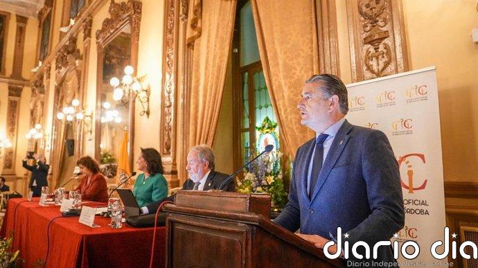 Sanz ofrece "diálogo" a los médicos para llevar a cabo "reformas y avances" en la sanidad "que dejen huella" Antonio Sanz, durante su intervención en el acto del Colegio de Médicos de Córdoba.