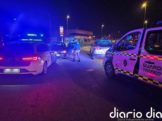 Se da a la fuga de un control de tráfico y acaba embistiendo un vehículo de la Guardia Civil