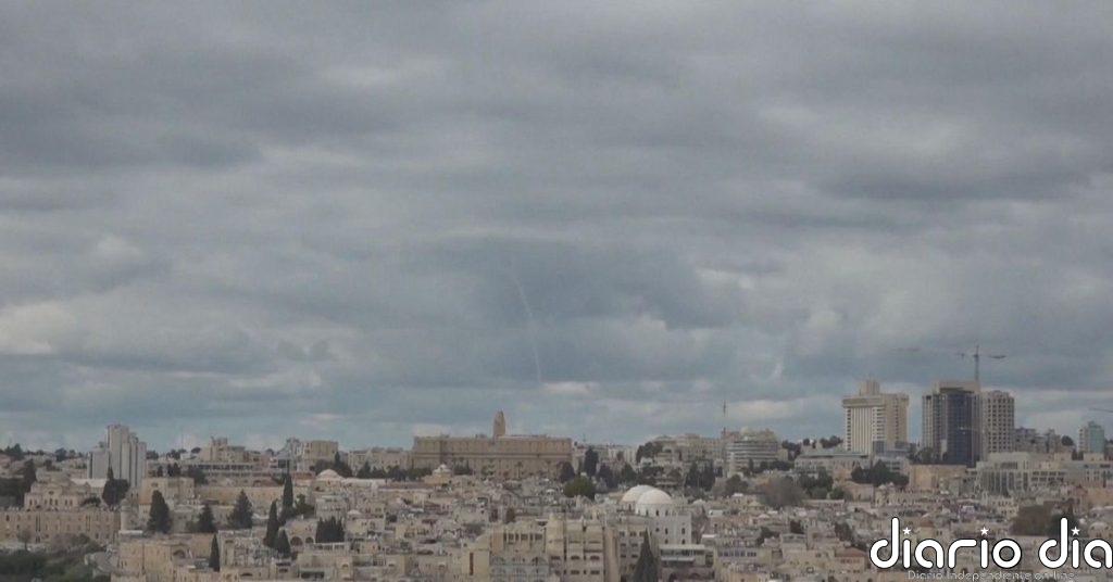 Sirenas y columnas de humo en el cielo de Jerusalén mientras Irán se prepara para represalias