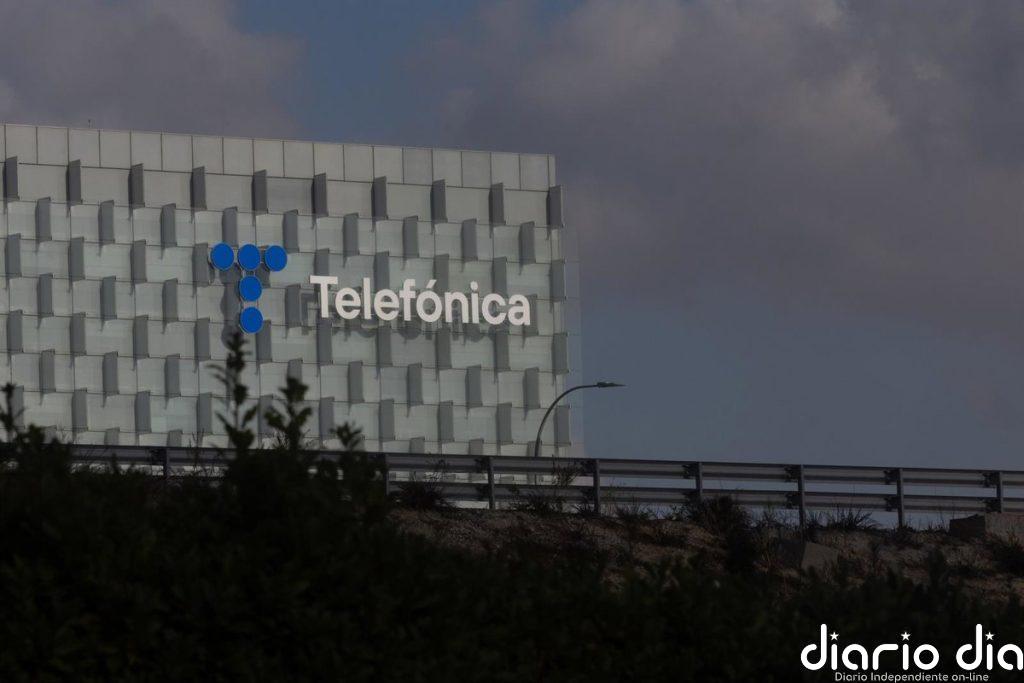 Telefónica sale de BBVA con la venta de su participación del 0,77% por 608 millones