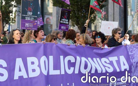 Un 69% de españoles considera la prostitución violencia contra la mujer, pero el 70% rechaza castigar a los puteros