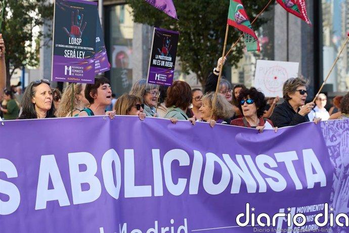 Un 69% de españoles considera la prostitución violencia contra la mujer, pero el 70% rechaza castigar a los puteros