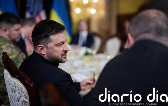 Zelenski anuncia que las próximas conversaciones con EEUU y Rusia tendrán lugar en marzo en Abu Dabi