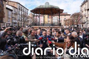 Abascal afea la "poca inteligencia política" de Mañueco y sitúa a Vox por encima de "la miseria del debate"