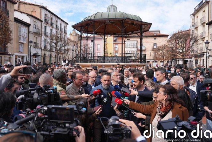 Abascal afea la "poca inteligencia política" de Mañueco y sitúa a Vox por encima de "la miseria del debate"