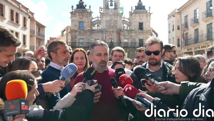 Abascal apunta a Moreno que gobierna "exclusivamente" gracias a Vox y opina que el PP "no sabe con quién quiere pactar"