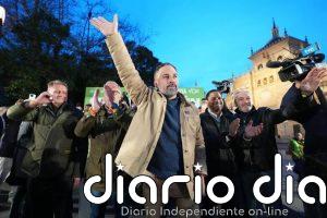 Abascal garantiza "contundencia y seriedad" en negociaciones de Gobierno y se erige como la "salvación nacional"