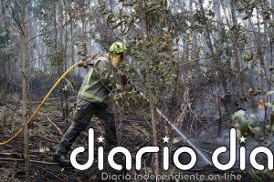 Activo un incendio forestal en Ourol (Lugo), que calcina cerca de 20 hectáreas