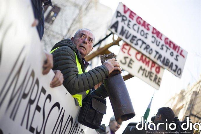 Agricultores y ganaderos se concentran ante la Subdelegación en Granada este miércoles por las ayudas tras el temporal