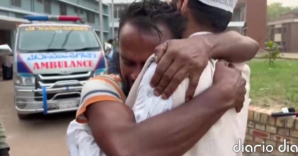 Al menos 24 muertos en Bangladesh al caer un autobús al río Padma cuando abordaba un ferry