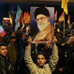 Al menos cinco heridos en protestas ante el Consulado de EEUU en Karachi (Pakistán) tras la muerte de Jamenei