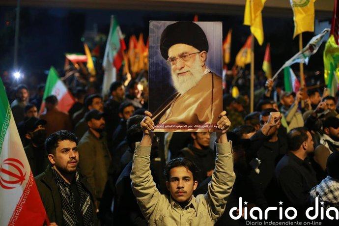 Al menos cinco heridos en protestas ante el Consulado de EEUU en Karachi (Pakistán) tras la muerte de Jamenei
