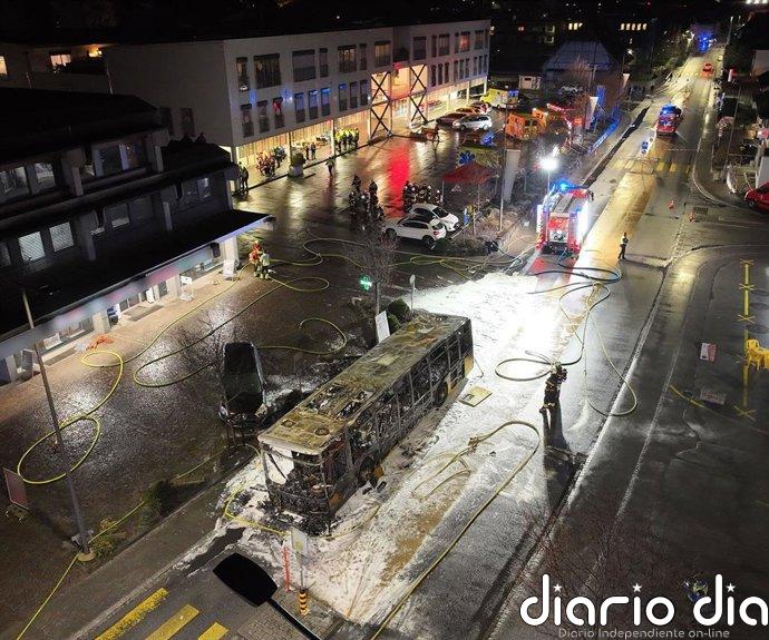 Al menos seis muertos y cinco heridos en el incendio de un autobús en Suiza