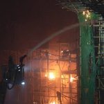 Al menos un muerto y 25 heridos, siete de ellos críticos, tras un incendio en un rascacielos en Taiyuan (China)