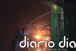 Al menos un muerto y 25 heridos, siete de ellos críticos, tras un incendio en un rascacielos en Taiyuan (China)