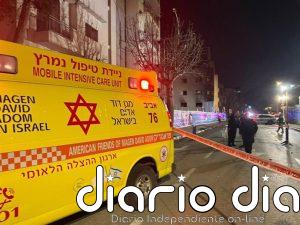 Al menos un muerto y dos heridos por un ataque de Irán contra el centro de Israel