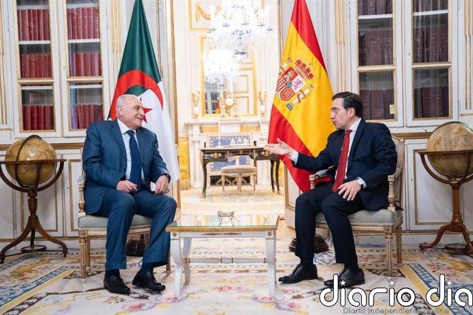 Albares viaja a Argelia con el Tratado de Amistad aún suspendido desde la crisis por el giro sobre el Sáhara