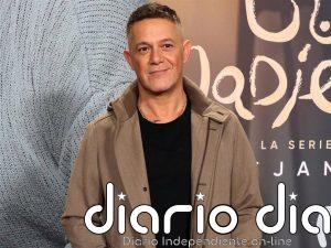 Alejandro Sanz, ¿se confirma su relación con Stephanie Cayo? ¡Su beso en pleno concierto!