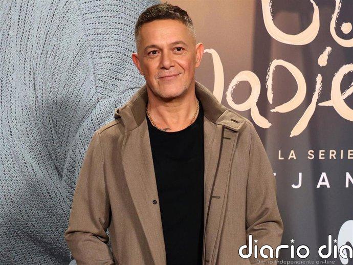 Alejandro Sanz, ¿se confirma su relación con Stephanie Cayo? ¡Su beso en pleno concierto!