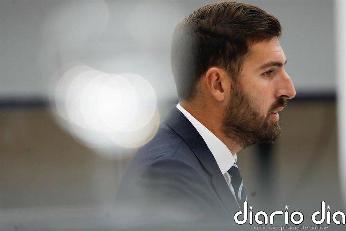 Antelo acusa a Vox de "fabricar pruebas falsas" y vincula su suspensión a un "ataque a la libertad de expresión"