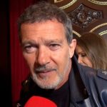 Antonio Banderas, rotundo, se posiciona en el enfrentamiento con las influencers