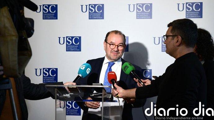 Antonio López, rector saliente de la USC, destaca el "apoyo muy sólido" alcanzado por Rosa Crujeiras, nueva rectora