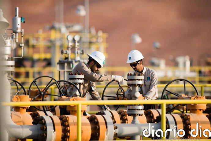 Arabia Saudí recorta su producción de petróleo