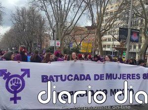 Arranca en Madrid la marcha de la Comisión 8M bajo el lema "feministas antifascistas" y gritos de "no a la guerra"