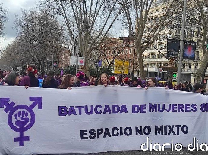 Arranca en Madrid la marcha de la Comisión 8M bajo el lema "feministas antifascistas" y gritos de "no a la guerra"