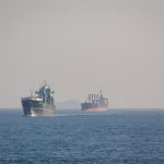 Atacado e incendiado en aguas de Dubai (EAU) un "superpetrolero kuwaití" completamente cargado