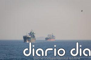 Atacado e incendiado en aguas de Dubai (EAU) un "superpetrolero kuwaití" completamente cargado