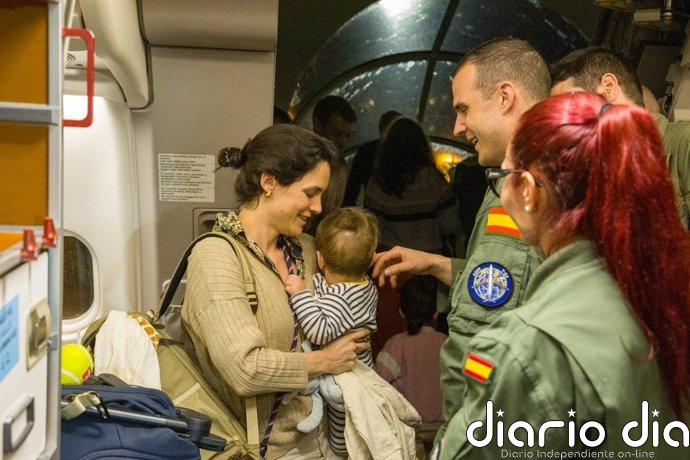 Aterriza en España un tercer avión militar con 251 evacuados de Oriente Próximo