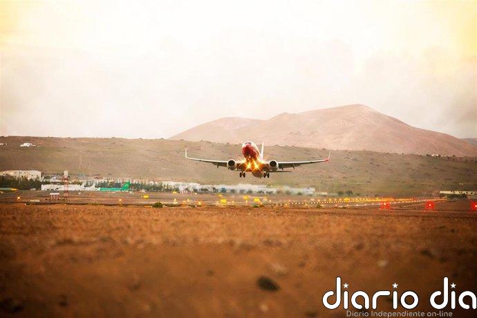 Aumentan a 20 los vuelos cancelados en Canarias por el paso de la borrasca 'Therese' y provoca 5 desvíos