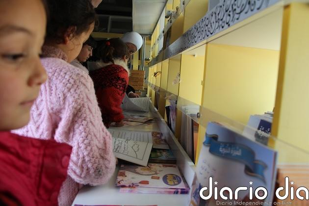 Autobús cultural en Siria devuelve el arte y la literatura a niños de la guerra