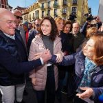 Ayuso asegura que el PP va a "leer el diccionario" a Sánchez en las elecciones del 15M: "S de sobrinas y C de cárcel"