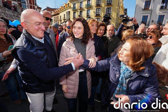 Ayuso asegura que el PP va a "leer el diccionario" a Sánchez en las elecciones del 15M: "S de sobrinas y C de cárcel"