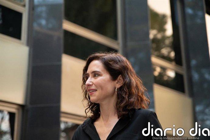 Ayuso defiende su viaje a EEUU para atraer negocios e izquierda le acusa de ser "ridícula" y querer "vender Madrid"