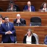 Barbón a Queipo: "Usted no habla de gestionar, porque no sabe. Habla de privatizar y son cosas diferentes"