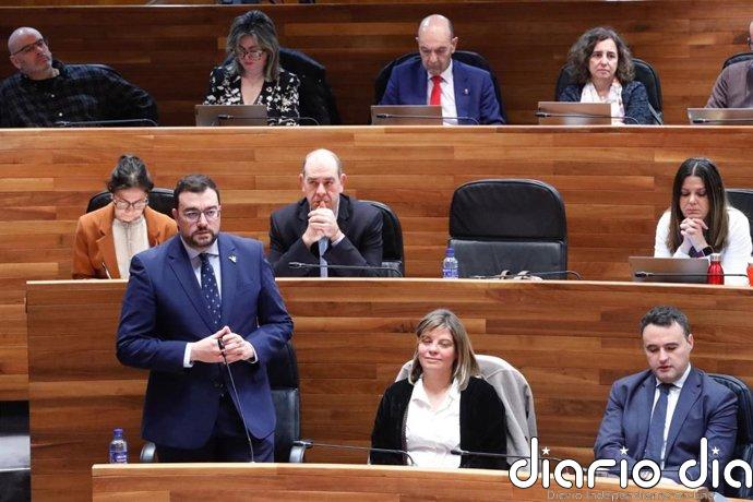 Barbón a Queipo: "Usted no habla de gestionar, porque no sabe. Habla de privatizar y son cosas diferentes"