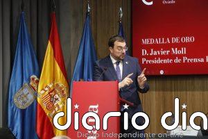 Barbón defiende que la función de los medios "no tiene reemplazo" en una sociedad democrática