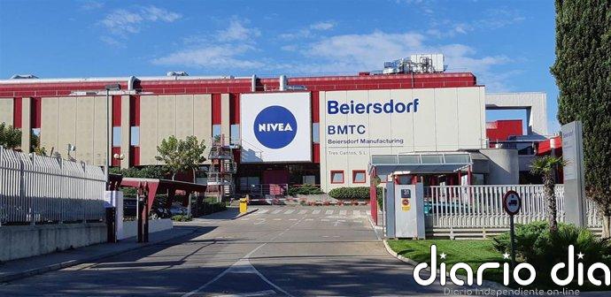 Beiersdorf (Nivea) gana 939 millones en 2025, un 3% más, y anuncia un dividendo y una recompra de 750 millones