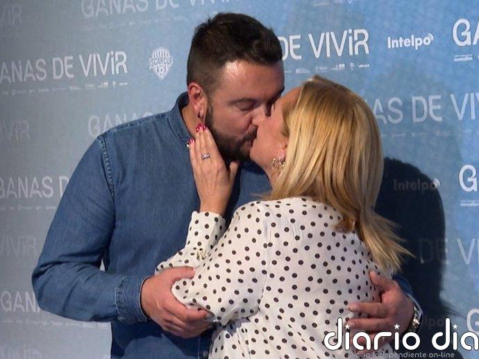 Belén Esteban y Miguel Marcos derrochan pasión por primera vez en un photocall
