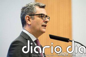 Bolaños completa sus contactos con los grupos, salvo Vox, para recabar propuestas contra los efectos de la guerra