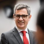 Bolaños responde al PP animándole a apoyar el decreto de rebajas fiscales y obviando la deflactación