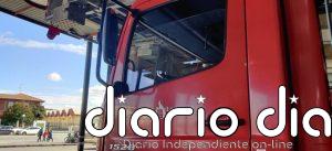 Bomberos de Logroño intervienen en el derrumbe de una fachada en una vivienda abandonada en Fuenmayor