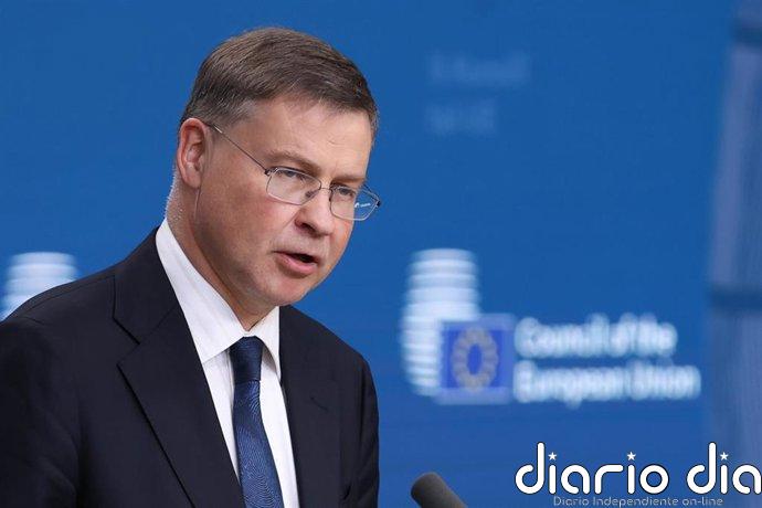 Bruselas avisa del "golpe" a la economía si la guerra por Irán se alarga y llama a rebajar la tensión