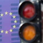 Bruselas da luz verde a los préstamos para defensa de Francia y República Checa y deja pendiente el de Hungría