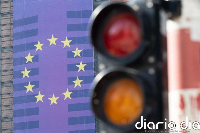 Bruselas da luz verde a los préstamos para defensa de Francia y República Checa y deja pendiente el de Hungría